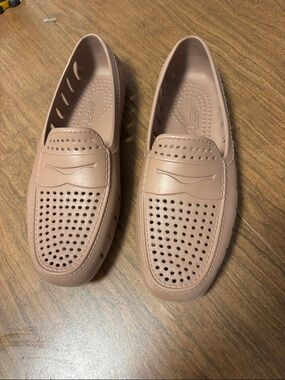Floafers Woman’s size 10Breathable Slip-On Loafers